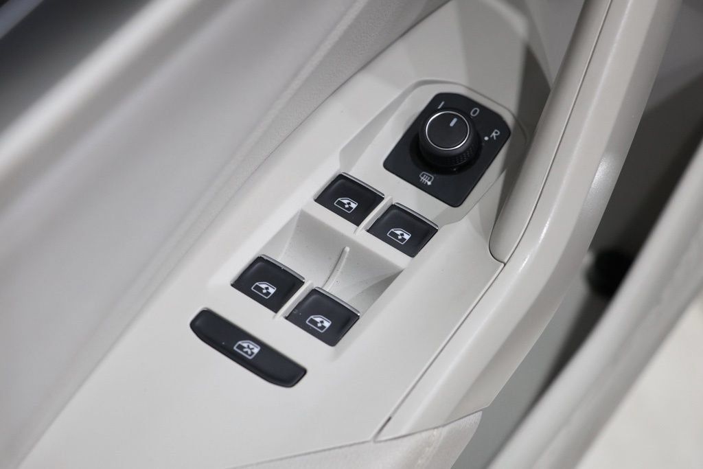 Used 2024 Volkswagen Jetta SE w/ Panoramic Sunroof Package FWD image 19