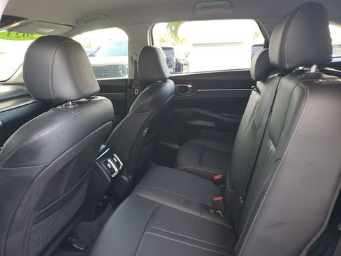 Certified 2023 Kia Sorento S FWD image 9