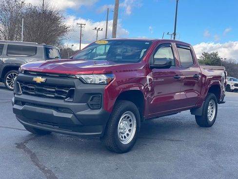 Used 2025 Chevrolet Colorado W/T image 3