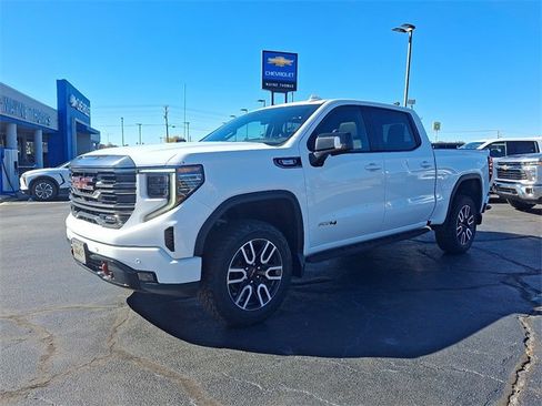 Used 2022 GMC Sierra 1500 AT4 w/ AT4 Premium Package image 3