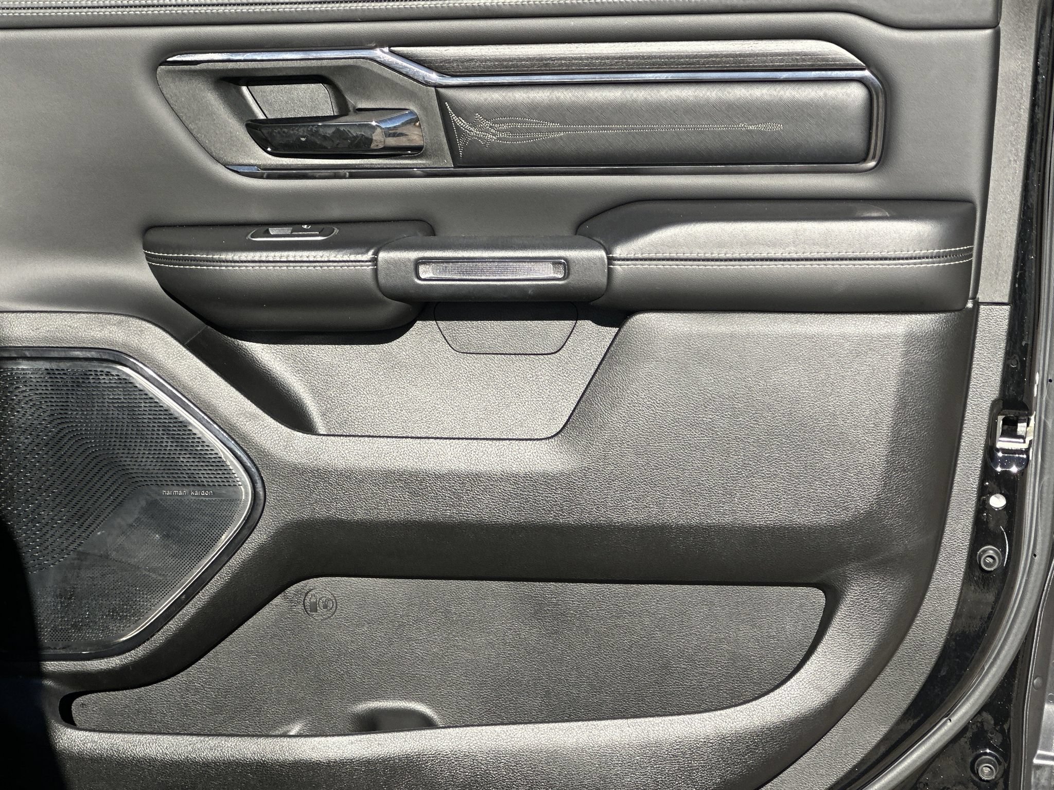 Used 2022 RAM 1500 Limited AWD/4WD image 16