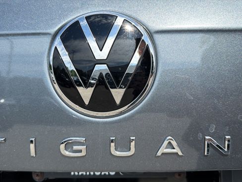 Used 2024 Volkswagen Tiguan SE AWD/4WD image 33