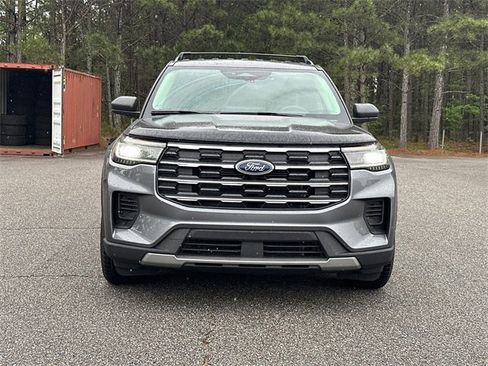 New 2025 Ford Explorer Active image 2