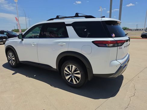 New 2026 Nissan Pathfinder SL FWD image 5