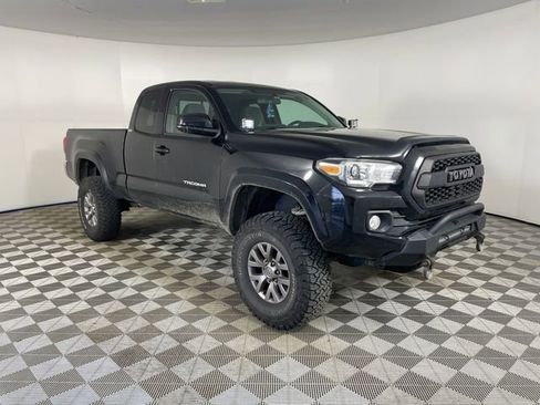 Used 2016 Toyota Tacoma SR5 image 17