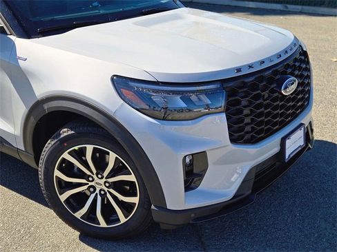New 2026 Ford Explorer ST-Line image 3