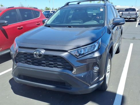 Used 2020 Toyota RAV4 XLE w/ Convenience Package FWD image 1
