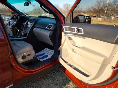 Used 2015 Ford Explorer XLT w/ Equipment Group 202A image 18
