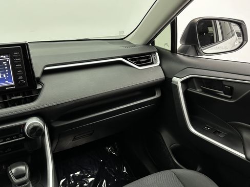 Used 2020 Toyota RAV4 LE image 25