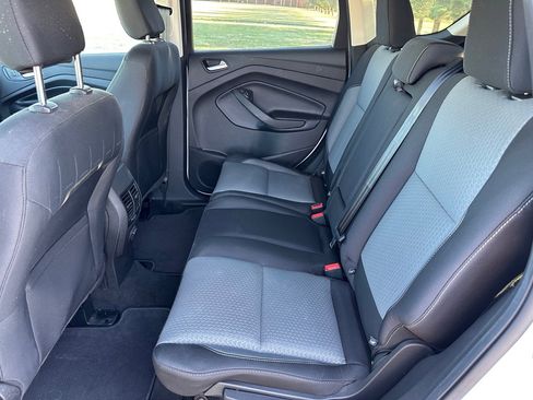 Used 2019 Ford Escape SE image 6