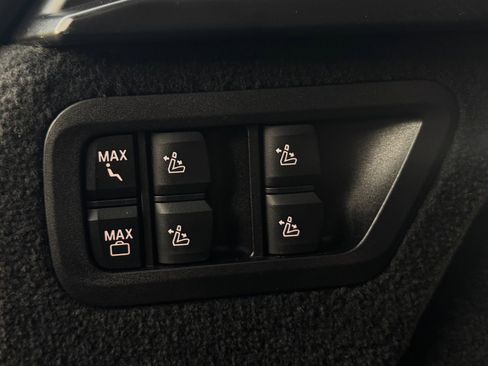 Used 2022 BMW X7 M50i image 63