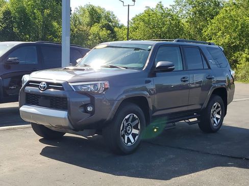 Used 2023 Toyota 4Runner TRD Off-Road Premium w/ Off Road Premium Plus Package AWD/4WD image 30