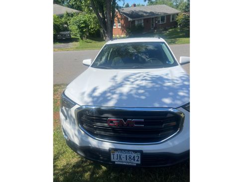 Used 2019 GMC Terrain SLE w/ Driver Convenience Package FWD image 4