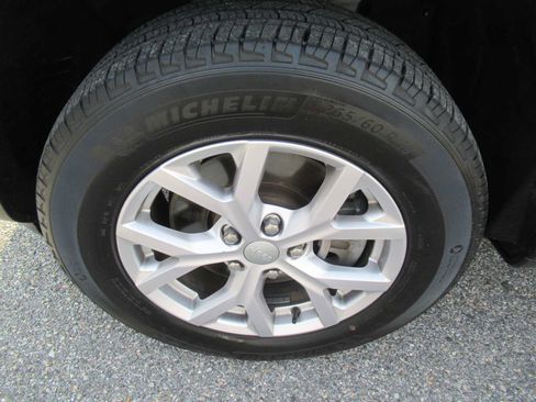 Used 2022 Jeep Grand Cherokee L Limited AWD/4WD image 11