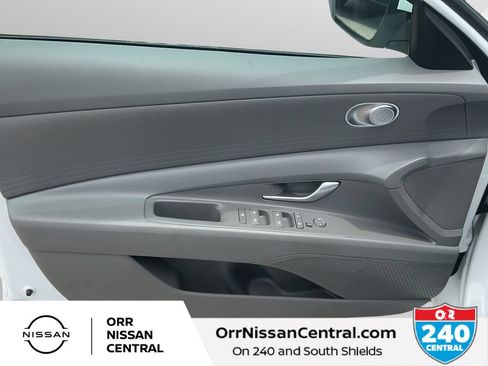 Used 2025 Hyundai Elantra Hybrid FWD image 16