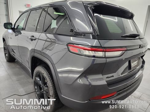 New 2025 Jeep Grand Cherokee Limited w/ Black Appearance Package image 5