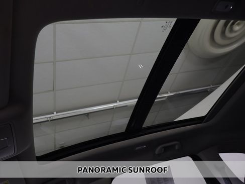 Used 2025 Acura MDX SH-AWD image 3