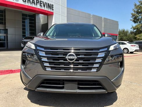 Used 2025 Nissan Rogue SV FWD image 3