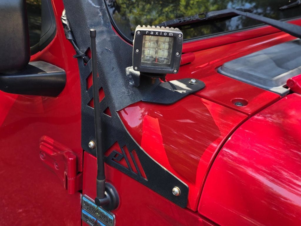 Used 2018 Jeep Wrangler Unlimited Sahara AWD/4WD image 32