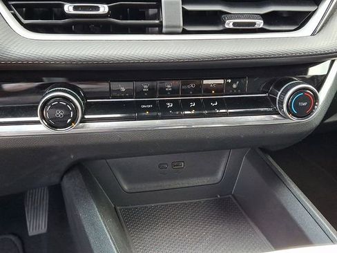 Used 2025 Chevrolet Equinox LT FWD image 8