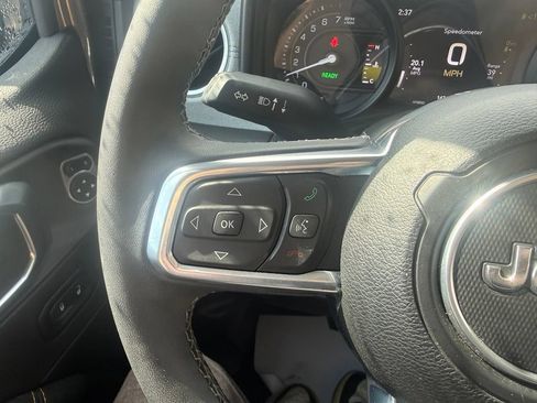 Used 2025 Jeep Wrangler Unlimited Sahara AWD/4WD image 22