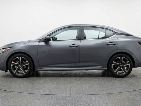 Used 2025 Nissan Sentra SV FWD image 5