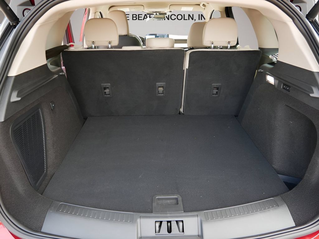 Used 2025 Lincoln Corsair Reserve FWD image 12