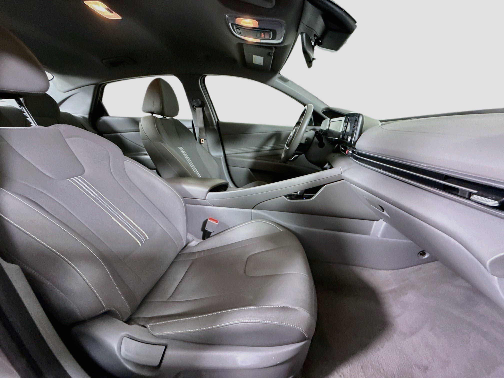 Used 2022 Hyundai Elantra SEL w/ Convenience Package FWD image 29