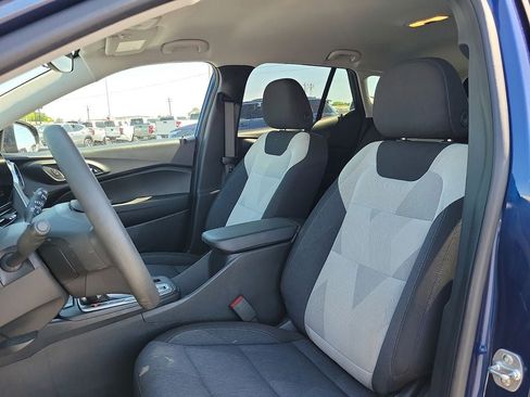 Used 2024 Chevrolet Trax LS w/ LS Convenience Package FWD image 11