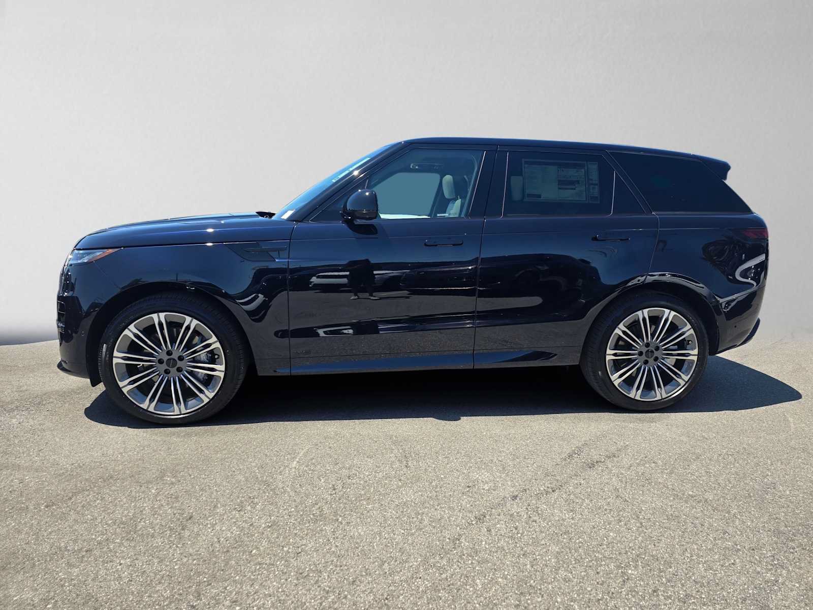 New 2026 Land Rover Range Rover Sport Dynamic SE AWD/4WD image 2