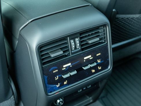 New 2026 Porsche Cayenne image 33