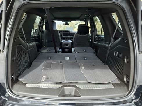 Used 2021 GMC Yukon Denali w/ Denali Premium Package image 11