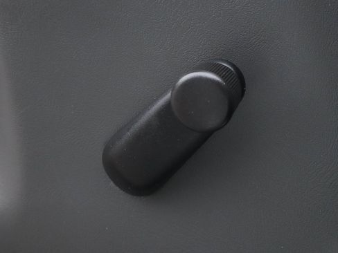 Used 2004 Chevrolet Silverado 3500 W/T image 18