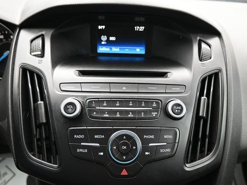 Used 2017 Ford Focus SE FWD image 21