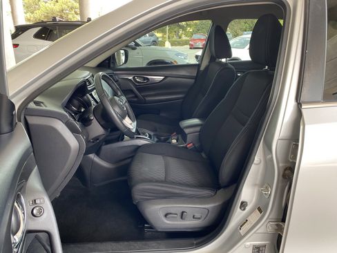 Used 2020 Nissan Rogue SV image 28