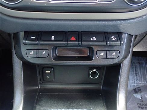 Used 2017 Chevrolet Colorado Z71 AWD/4WD image 19