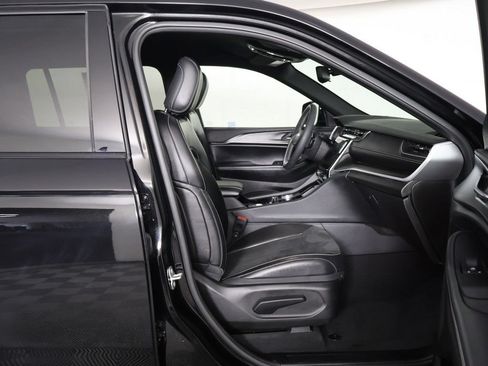 Used 2023 Jeep Grand Cherokee L Laredo AWD/4WD image 29
