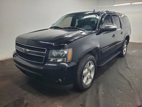 Used 2007 Chevrolet Suburban LT image 1