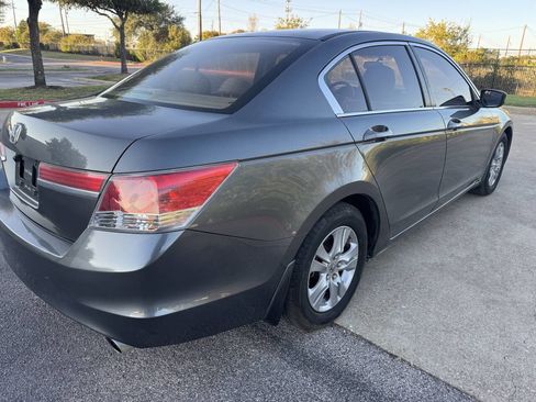 Used 2011 Honda Accord LX-P image 4