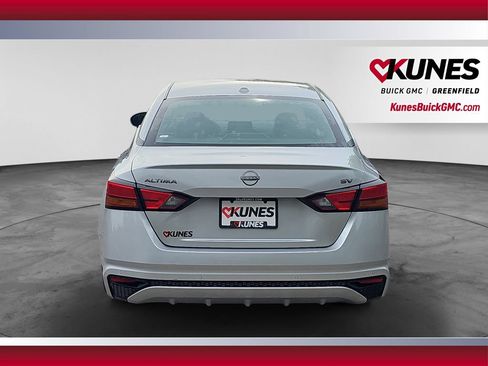 Used 2024 Nissan Altima 2.5 SV FWD image 9