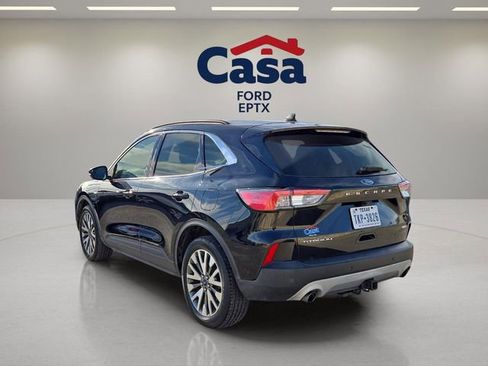 Used 2020 Ford Escape Titanium image 4