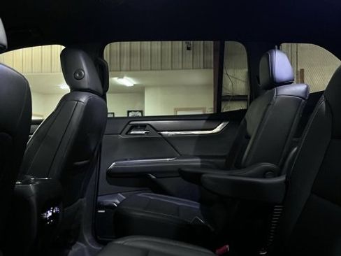 Used 2024 GMC Acadia Elevation image 12