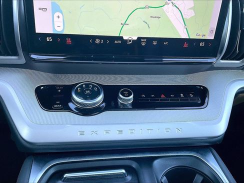 Used 2025 Ford Expedition Active image 31