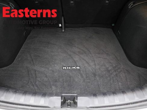 Used 2023 Nissan Kicks SV image 9