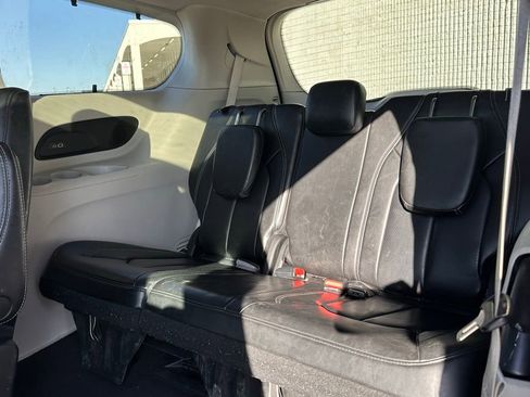 Used 2023 Chrysler Pacifica Touring-L w/ Uconnect Theater Family Group image 13