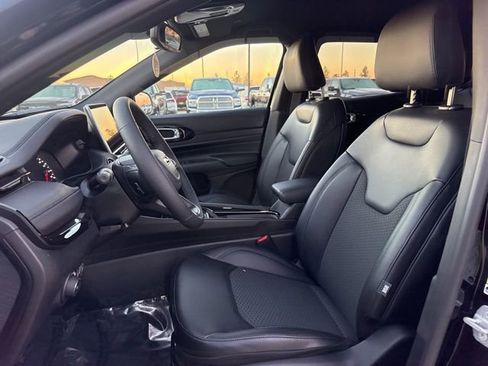 New 2026 Jeep Compass Latitude image 23