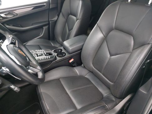 Certified 2018 Porsche Macan image 17