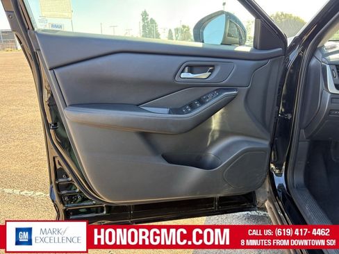 Used 2024 Nissan Rogue SV image 14