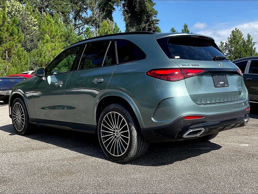 Used 2025 Mercedes-Benz GLC 300 image 3