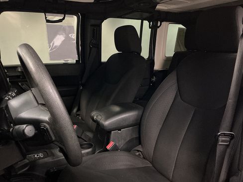 Used 2015 Jeep Wrangler Unlimited Sport w/ Max Tow Package AWD/4WD image 9